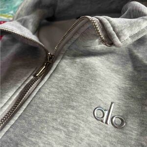 ALO Yoga Women's Gray Sweater